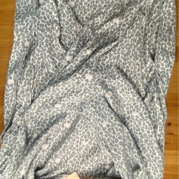 Centre Split / Over The Shoulder Shawl - Picture 4 of 5